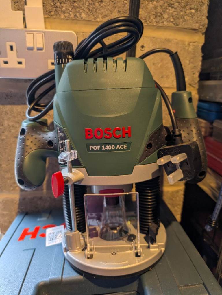 Bosch POF 1400 ACE Router with Accessories and Router Bits