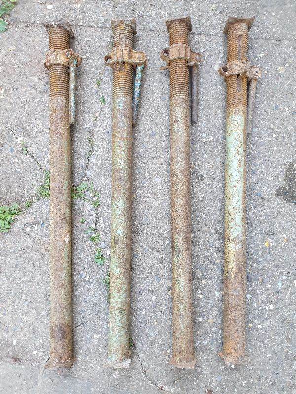 4 x Acrow props