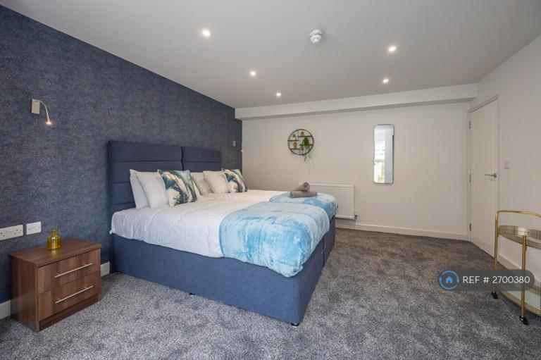 2 bedroom flat in West End Road, Morecambe, LA4 (2 bed) (#2700380)