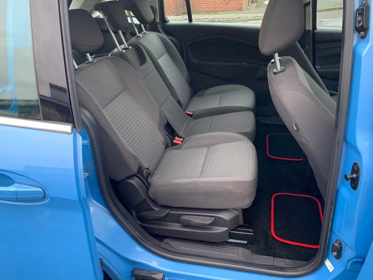 FORD GRAND C-MAX  2017  7 SEATER  NEW BELTS NEW SERVICE NEW  MOT WARRANTY GIVEN