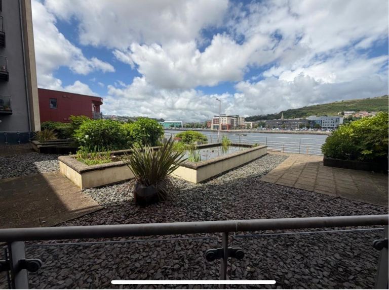 Beautiful unfurnished relaxing groundfloor apartment with a beautiful private terrace, water view.. 