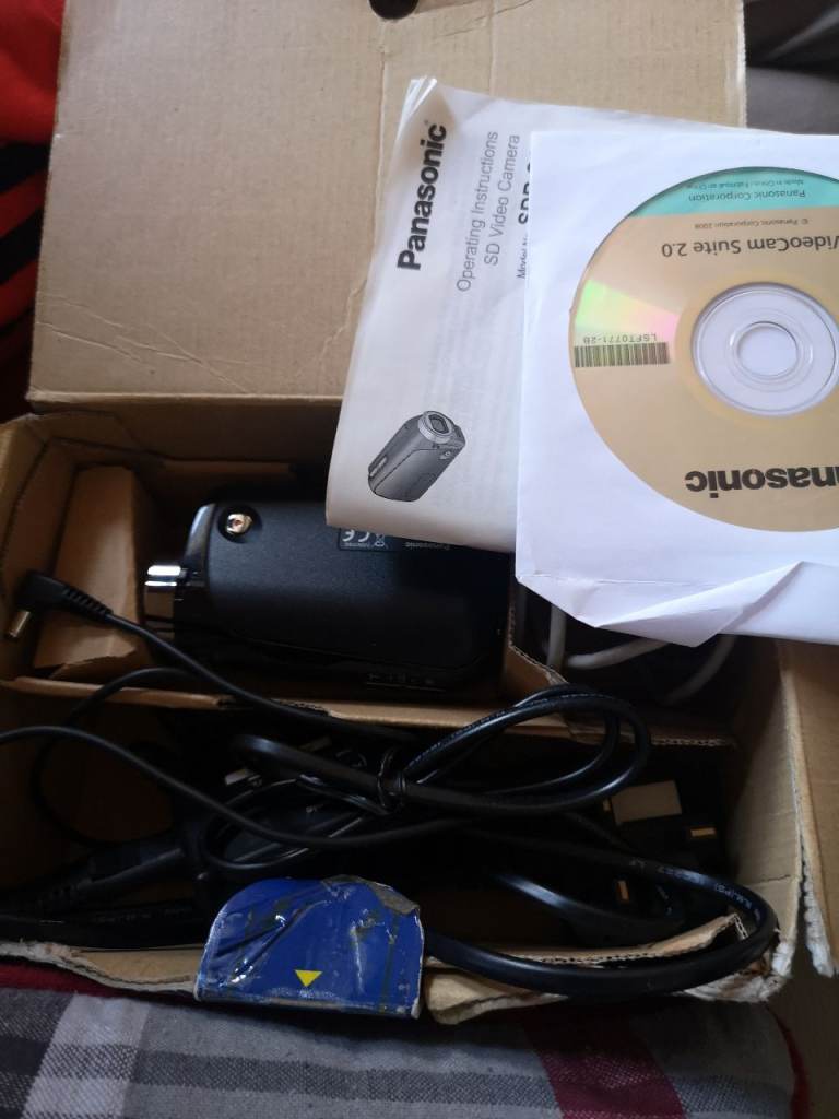 PANASONIC CAMCORDER SDR-S15 AS NEW NO SD CARD GREAT BUY.