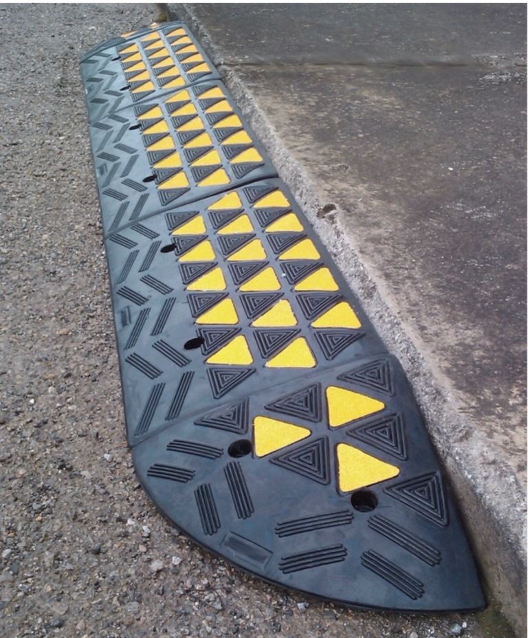 Driveway Kerb Ramp - Black and Yellow