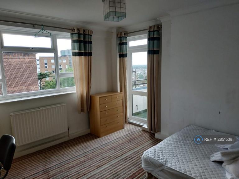 4 bedroom flat in Cumberland House, Kingston Upon Thames, KT2 (4 bed) (#2851538)