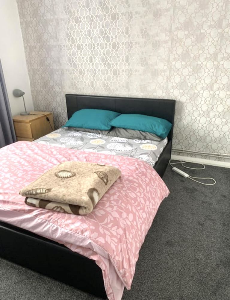 image for )Not a studio)Double room including bills available now