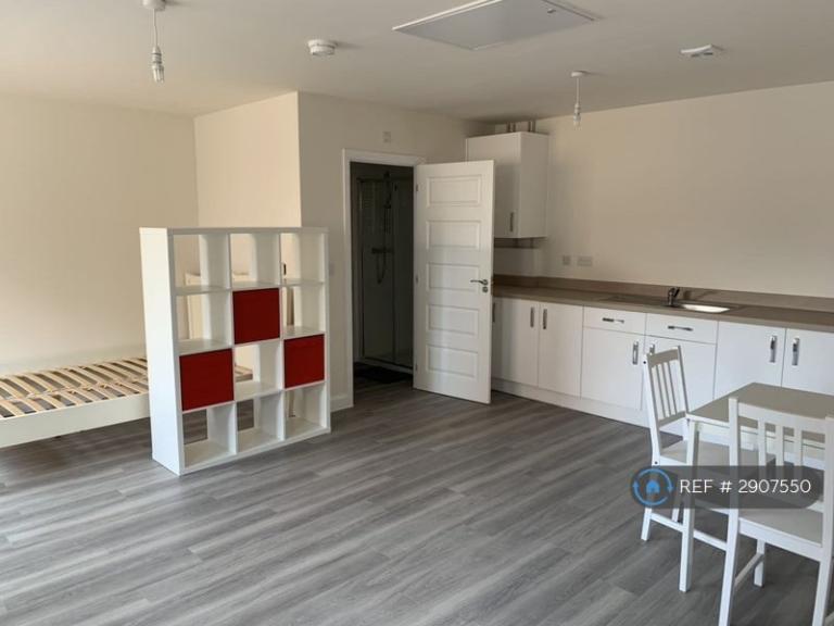 Studio flat in Osprey Drive, Cambridge, CB2 (#2907550)