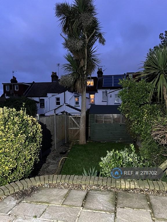 3 bedroom house in Cecil Road, Rochester, ME1 (3 bed) (#2711702)