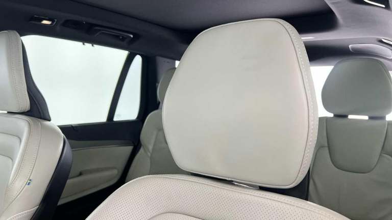 2022 Volvo XC90 Plus, B5 AWD mild hybrid, Diesel, Dark, 7 Seats ESTATE Diesel/Electric Hybrid Aut...