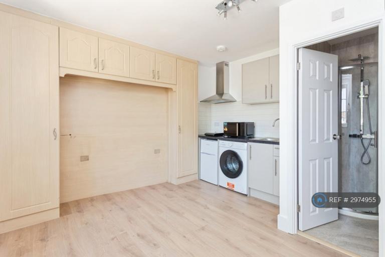 Studio flat in Kings Road, Harrow, HA2 (#2974955)