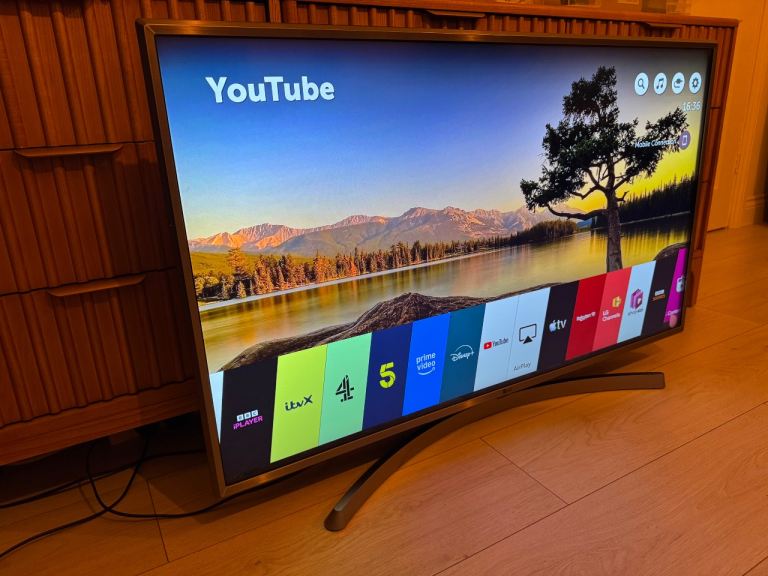 Lg 43inch 4k smart HDR + magic remote 