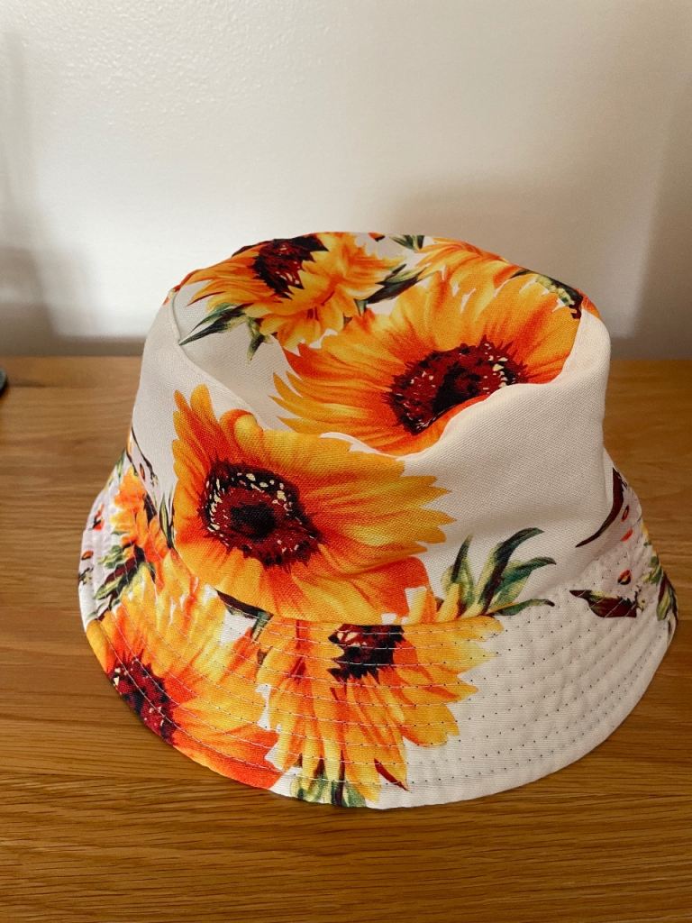 Lovely Sunflower Bucket Hat reversible black – As Good As New