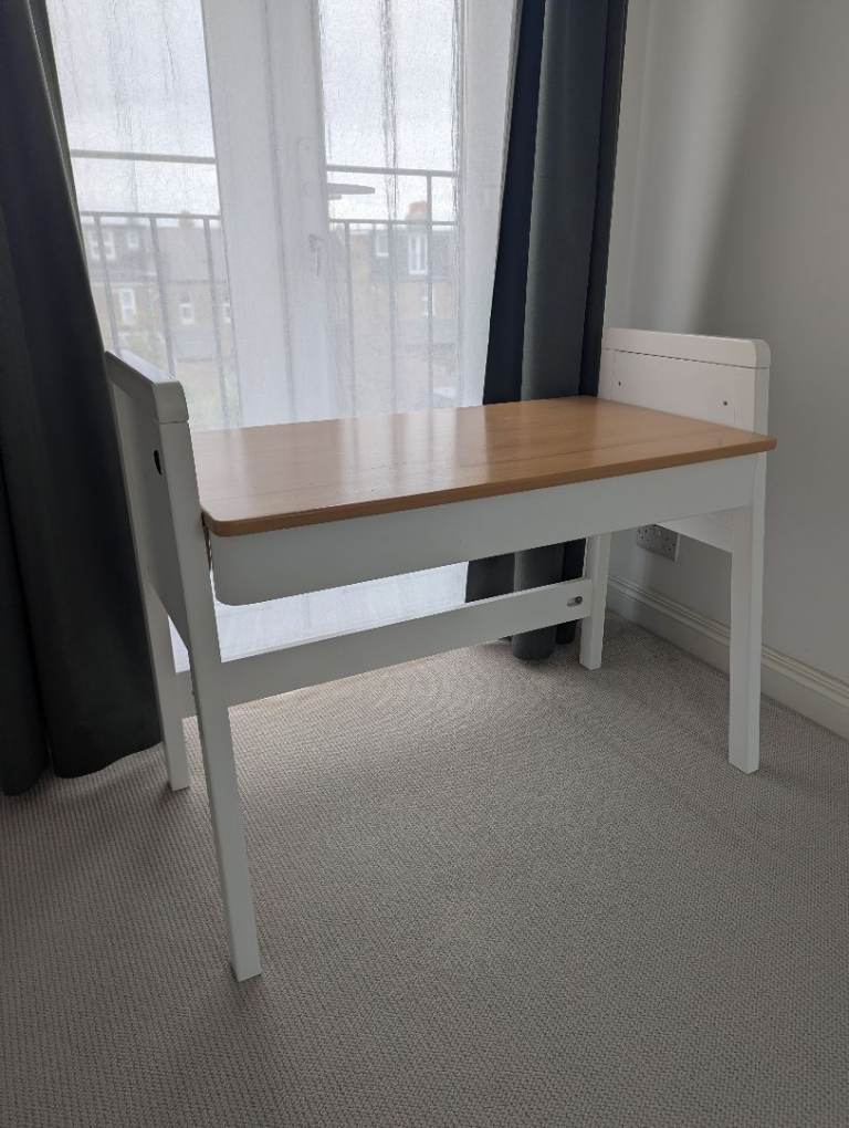 Boori children's desk - adjustable height