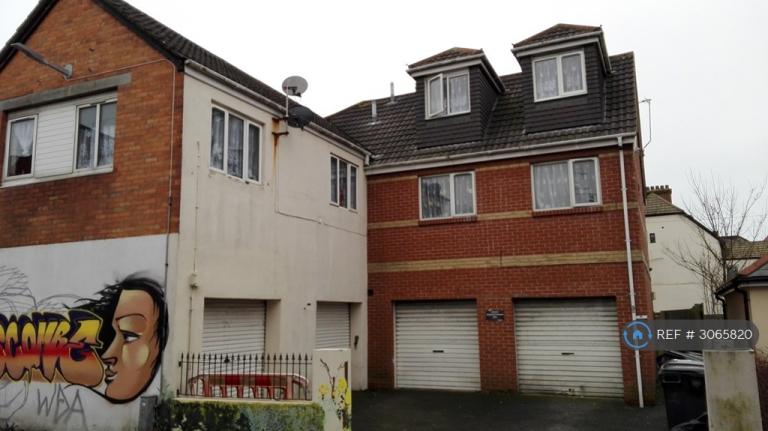 2 bedroom flat in Roumelia Lane, Bournemouth, BH5 (2 bed) (#3065820)