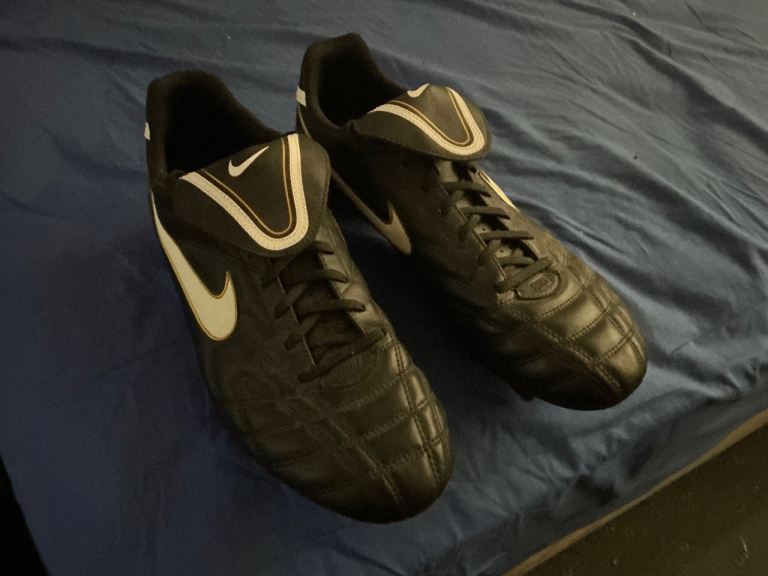 NIKE FOOTBALL BOOTS Size 10 (Brand New)