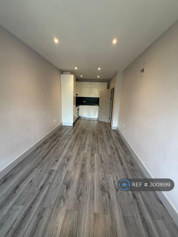 1 bedroom flat in Cube House, Stoke Mandeville, Aylesbury, HP22 (1 bed) (#3001699)