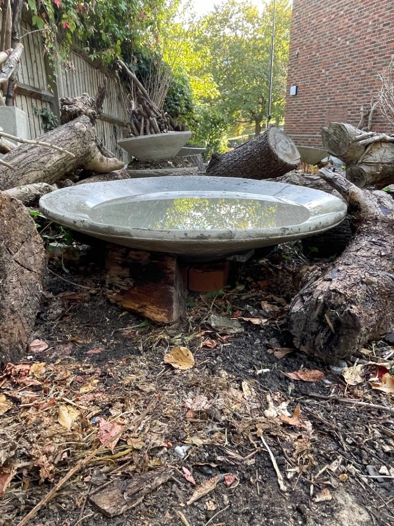 Gmtrx 880 mm x 180 mm concrete conical pond/ planter