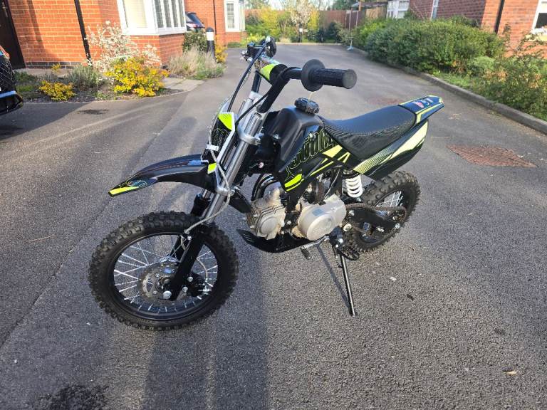 Stomp 110cc Semi Auto Pit Bike 