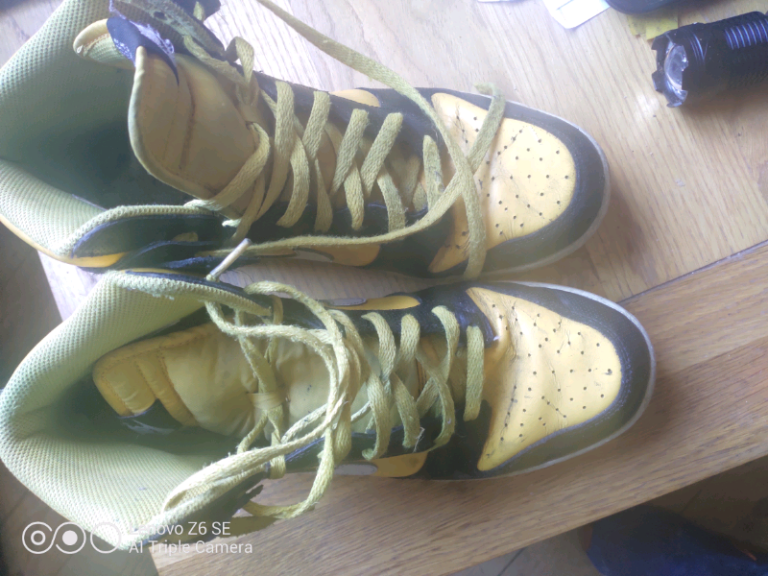 Size 11 men's basketball boots Nike