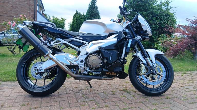 2009 aprilia tuono 1000r,  immaculate condition,  low miles 