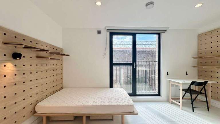 Design-Led Studio with Balcony & Concierge — Commercial Road, Limehouse