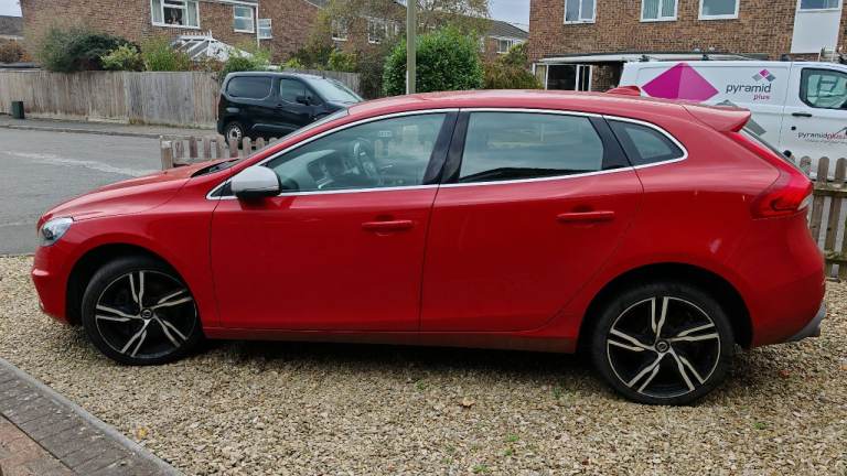 Volvo V40, D4 R-design 2015, SPARES or REPAIR