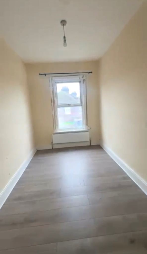 2/3 BEDROOM FLAT AVAILABLE NOW POSTCODE LU1 1HE