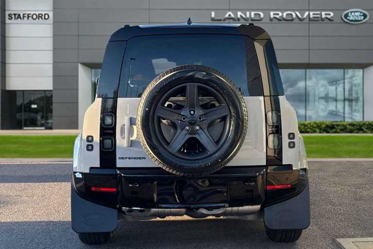 2025 Land Rover Defender 110 3.0 D250 MHEV X-Dynamic SE Auto 4WD Euro 6 (s/s) 5dr SUV Automatic