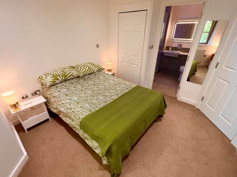 One Month Let 23/09-23/10 En-Suite Double +Parking £900 all included