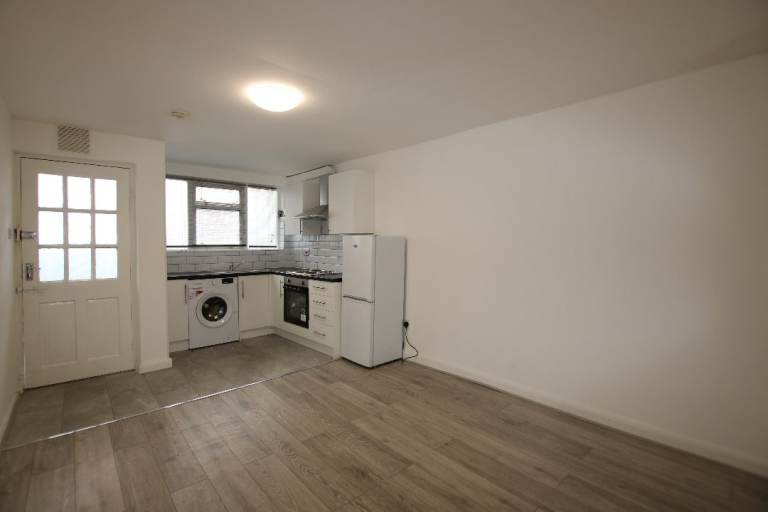 Studio Flat Available To Rent On Oldfield Road, Willesden, NW10