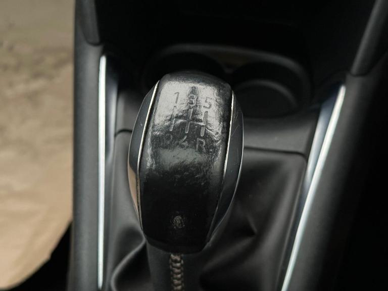 2013 Peugeot 208 1.2 VTi Intuitive Euro 5 3dr HATCHBACK Petrol Manual