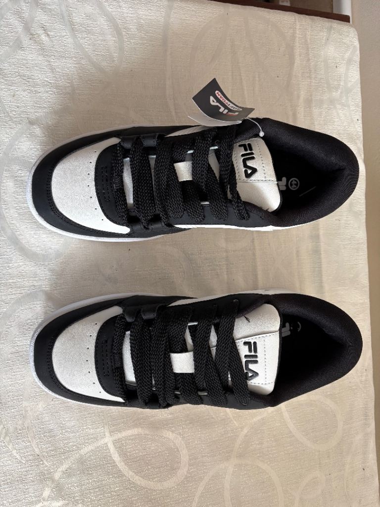 FILA MENS SPORTS SHOE - BRAND NEW   SIZE 10