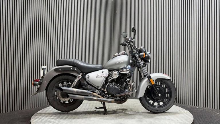 Keeway Superlight [Phone number removed]K NON RUNNING PROJECT BIKE CRUISER 125CC LEARNER