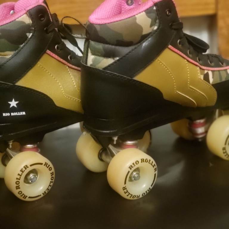 image for Roller skates size 8 gold 