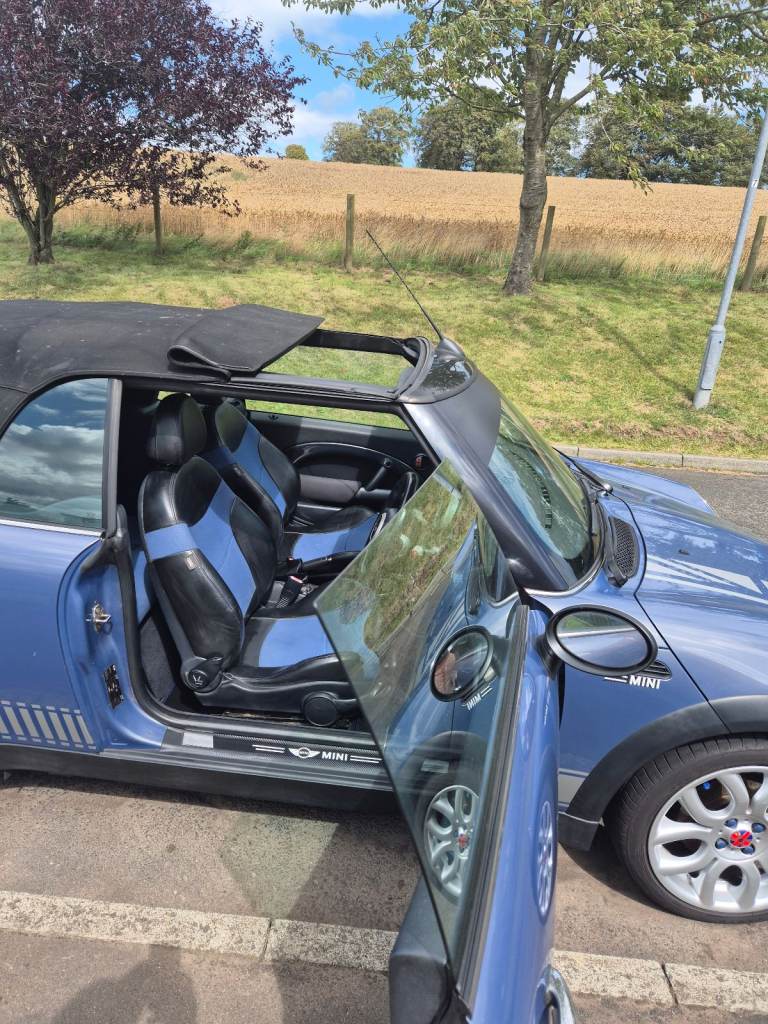 Mini, CONVERTIBLE, Convertible, 2004, Manual, 1598 (cc), 2 doors