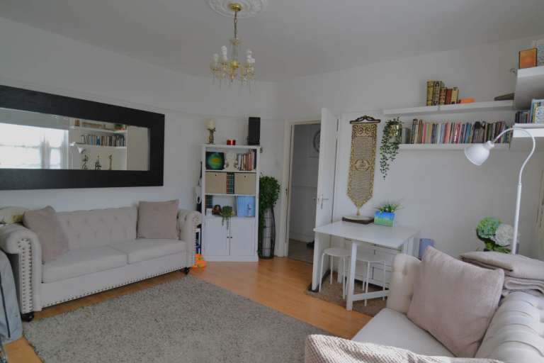 3 bedroom house in West Way, London