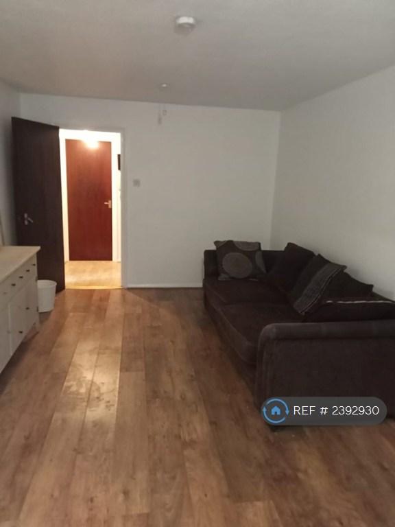 2 bedroom flat in Mulberry Close, Luton, LU1 (2 bed) (#2392930)