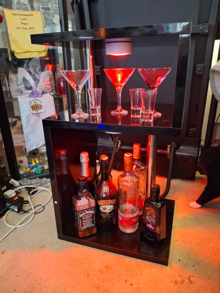 High gloss storage unit