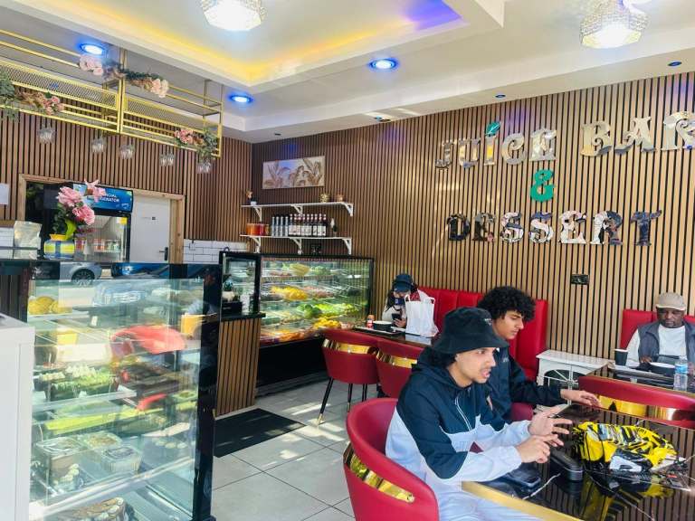 Business / Ready coffee /Dessert shop / mini restaurant for Sale 