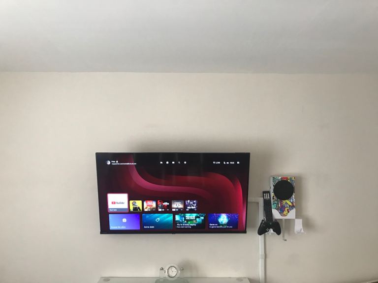 Hisense 40-inch 4k Smart TV - Good Condition, Wall Mountable