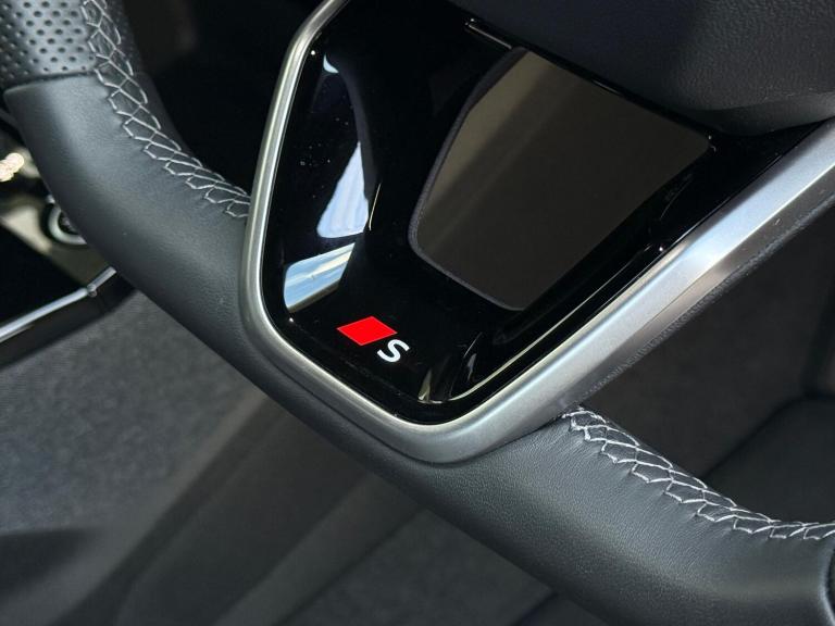 2025 Audi Q6 e-tron 83kWh S line SUV 5dr Electric Auto (252 ps) ESTATE Electric Automatic