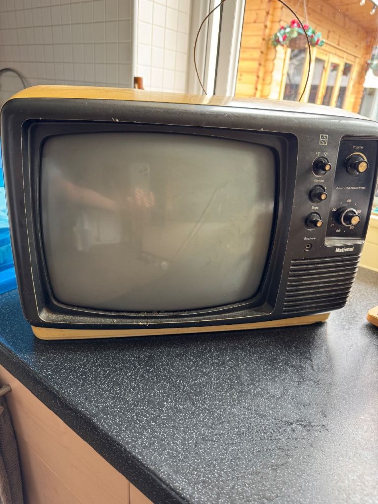 Vintage National TR-602GB portable transistor television Working