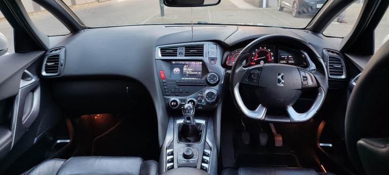 Citroen, DS5, Hatchback, 2014, Manual, 1997 (cc), 5 doors