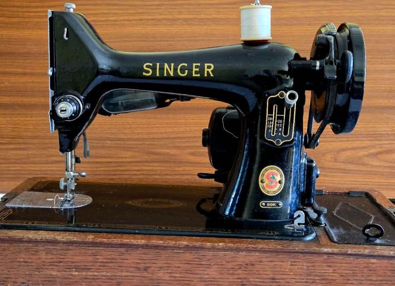 Vintage Singer 99K Electric Sewing Machine – 1962 – works
