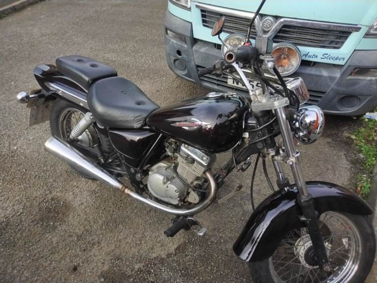 Suzuki, GZ, 2001, 124 (cc)