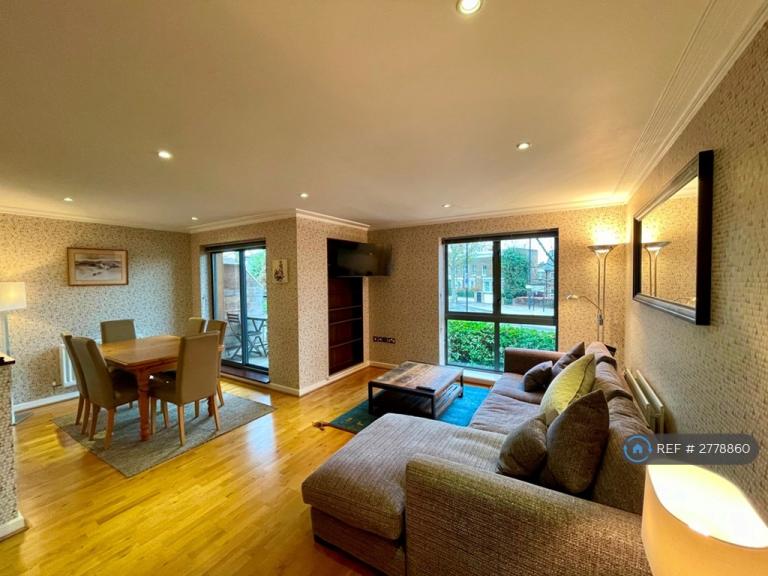 2 bedroom flat in Goldhawk Road, London, W6 (2 bed) (#2778860)
