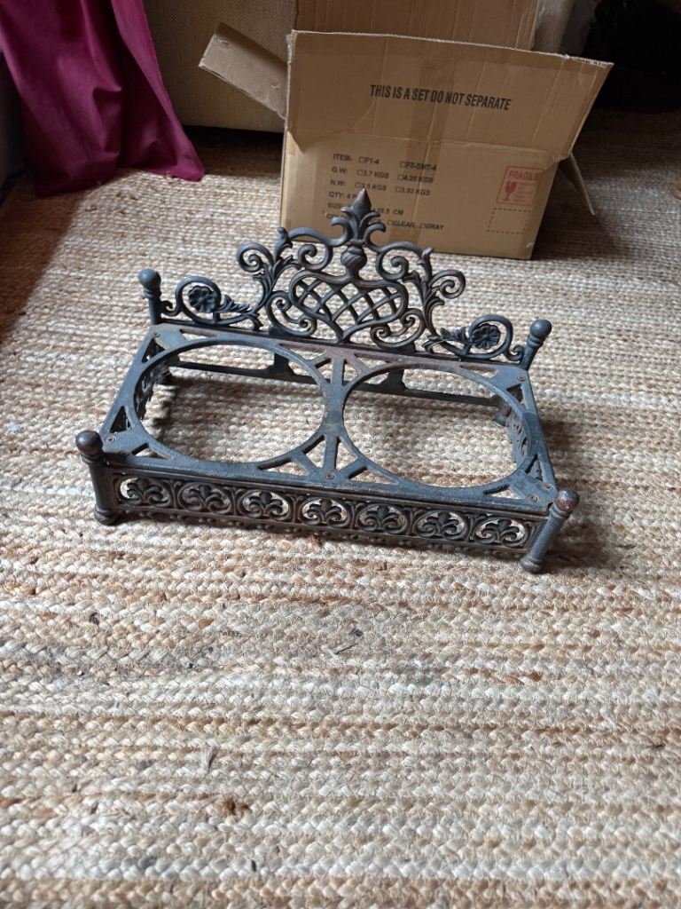 Iron Dog bowl holder