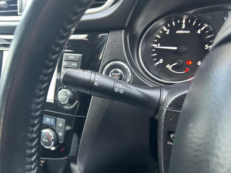 2014 Nissan Qashqai 1.6 dCi Tekna 5dr Xtronic HATCHBACK DIESEL Automatic