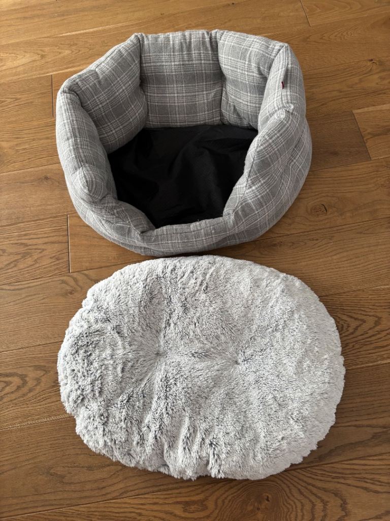 Dog bed for small/medium sized dog 