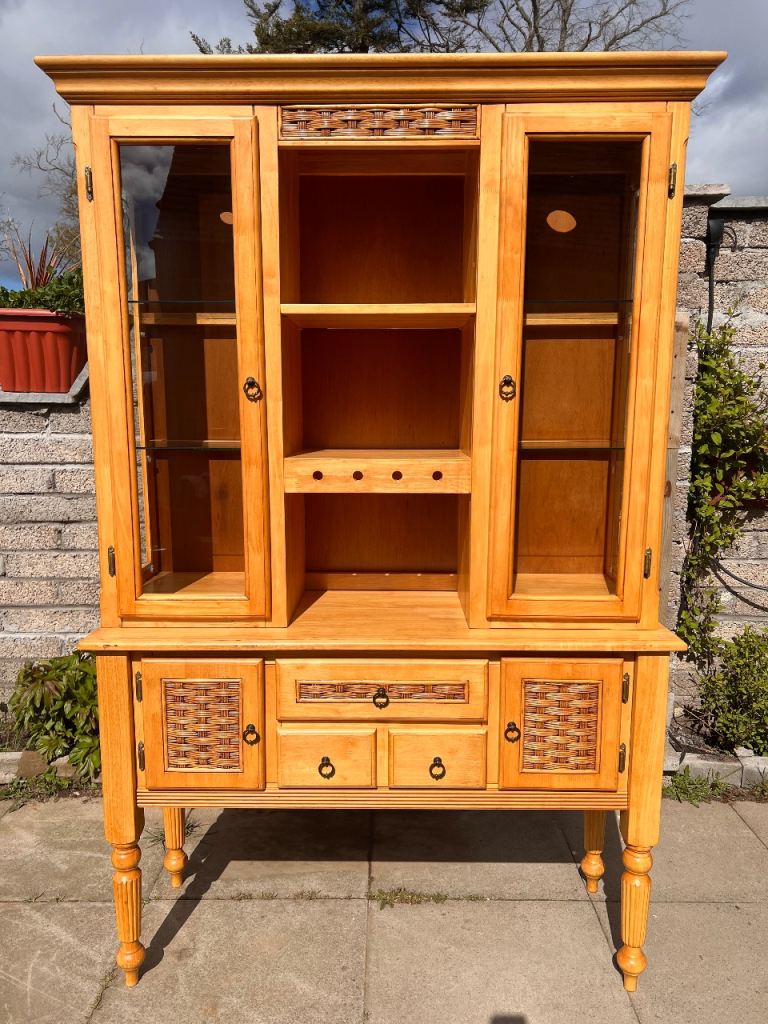 Wood/glass display cabinet 