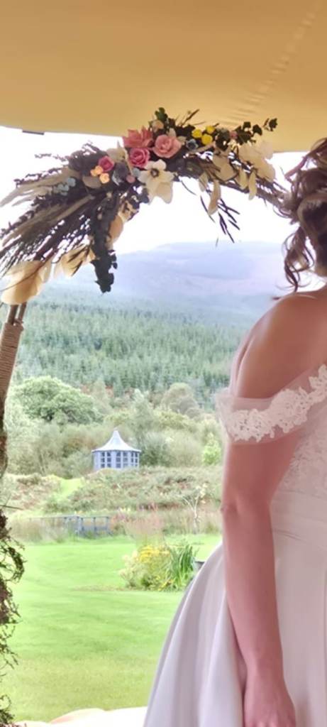 Flowers for wedding arch